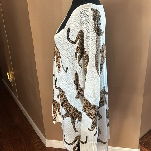 SHOW ME YOUR MUMU Oversized Hug Me Sweater Tossed Leopard Loose Knit V Neck L - Picture 5 of 10